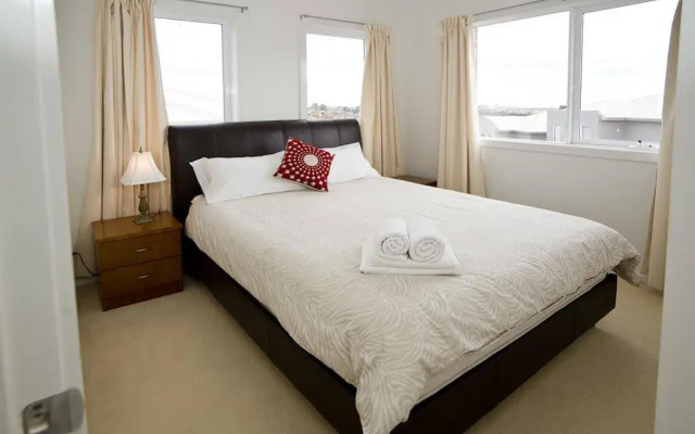 Serviced Houses Gowanbrae
