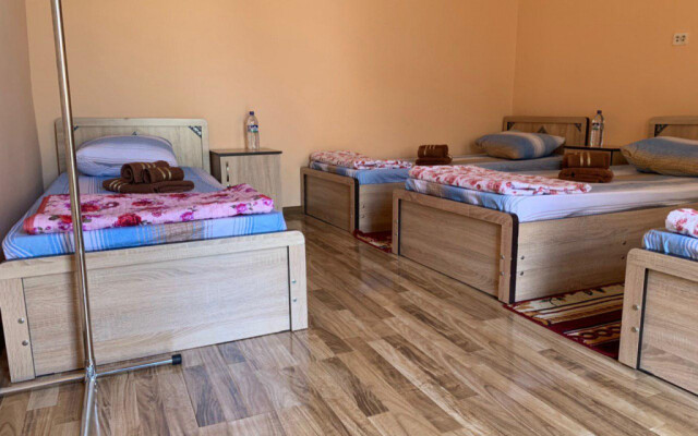 Zuxro Guesthouse
