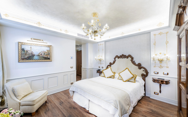 Monaco & Grand Canal Hotel