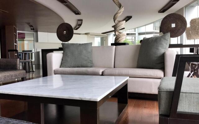 Cozy Studio Walk to BTS Free Wi-Fi Great Location