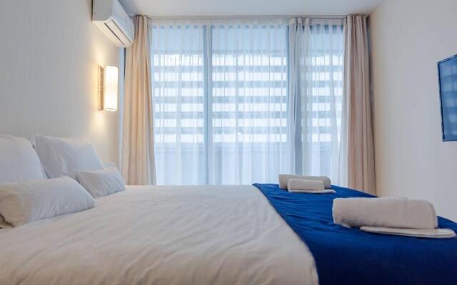 1BR Apt with Sea View and balcony