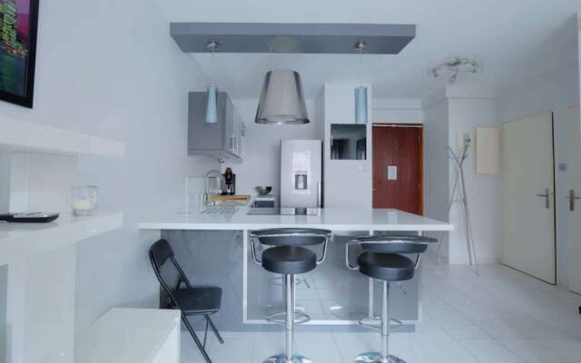 Newly Renovated Apartment: 6th District