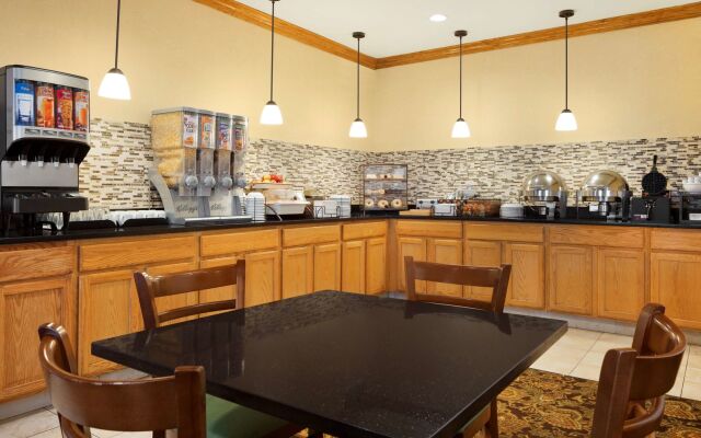 Country Inn & Suites by Radisson, Macedonia, OH