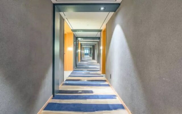 Vyluk Hotel Chongqing Light Rail Station