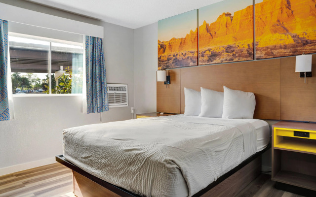 Days Inn by Wyndham Omaha/West Dodge