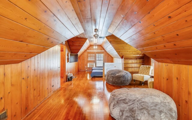 Crockett Retreat 4 Bedroom Home