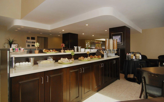 Best Western Plus Cambridge Hotel