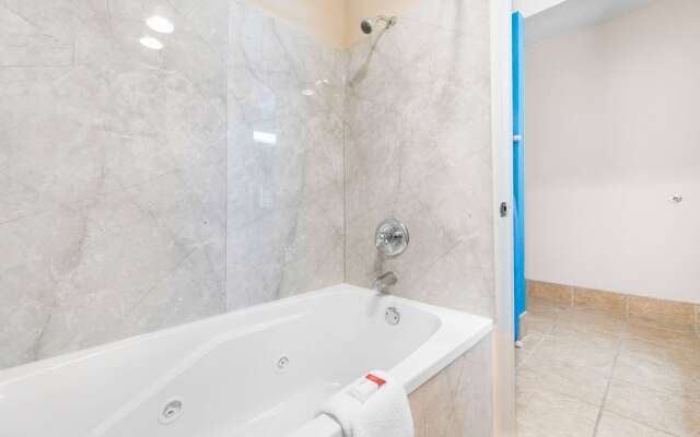 Baymont by Wyndham Muncie Near Ball State University