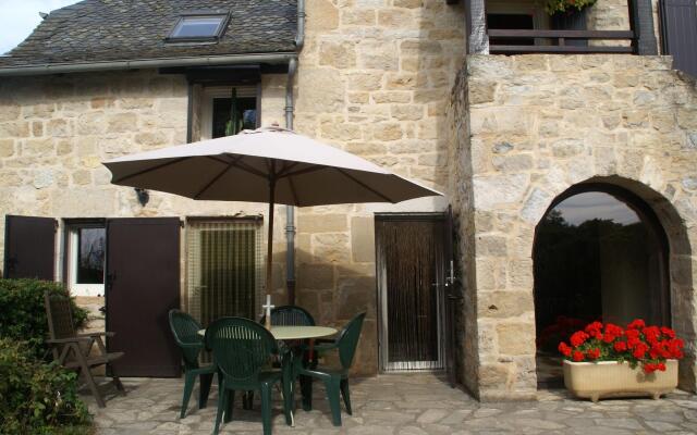 Vintage Holiday Home in Muret-le-Château with Garden