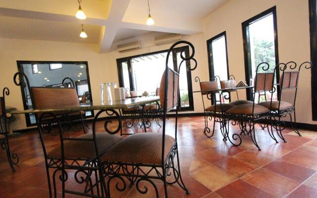 8fold-Pinecrest By LaRiSa, Bhimtal