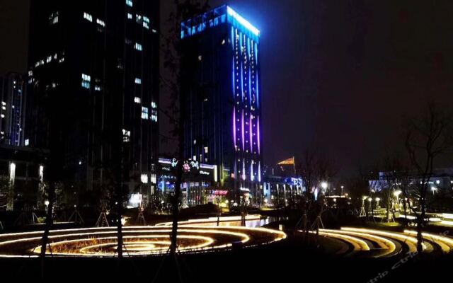 Arcadia Rong Yi Warmth Hotel