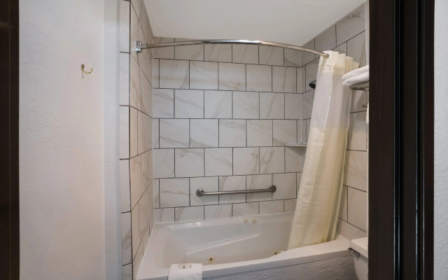 Quality Inn & Suites Junction