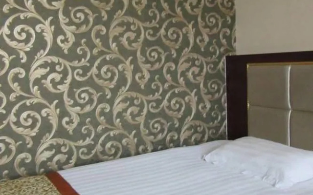 Qingdao Tianwei Huaqing Hotel