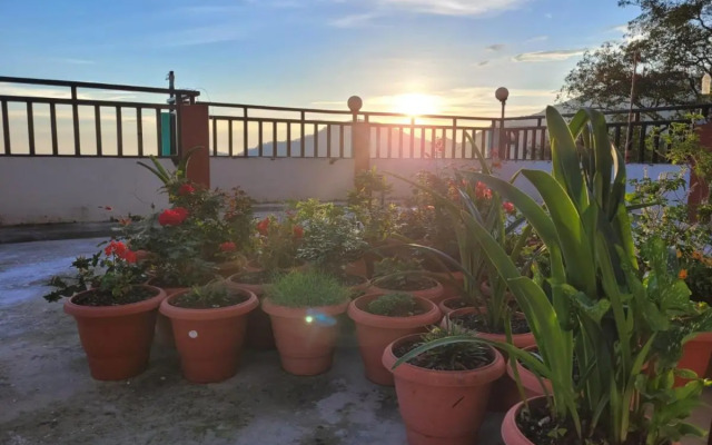 Goroomgo Sweet Sunset Resort Nainital