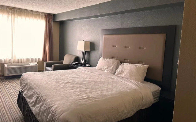 Days Inn & Suites by Wyndham Norton Shores/Muskegon