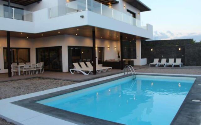 Days Inn by Wyndham West Branch Iowa City Area