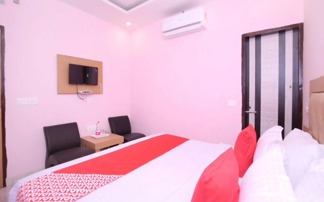 OYO 13119 Hotel Skydeep