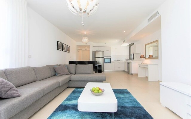 Nino Sea View