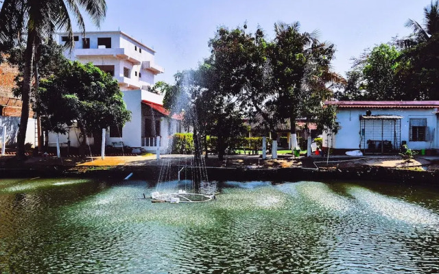 Sands Courtyard