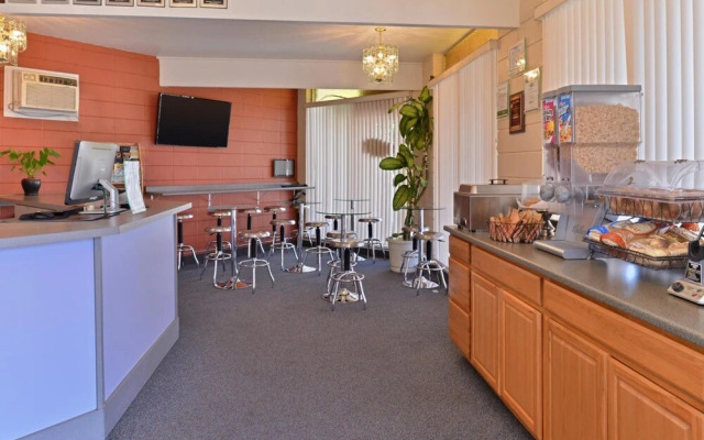 Maverick Motel