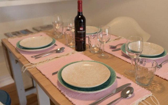 Spacious Alfama Apartment + Free Pickup, By TimeCooler