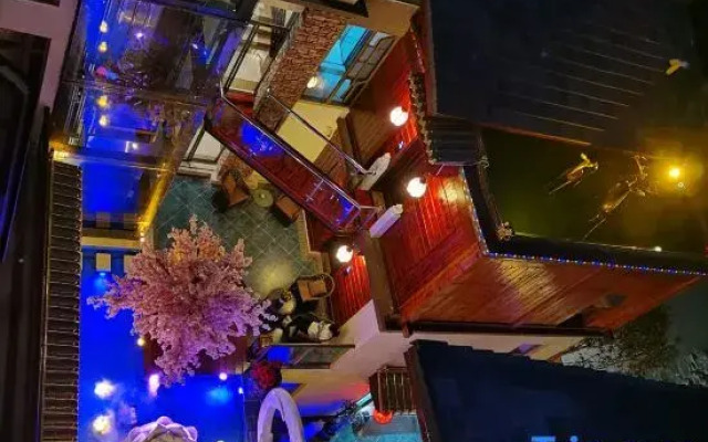 Yiyinju Holiday Hotel