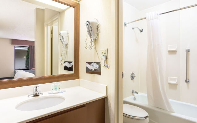 Clarion Hotel Convention Center