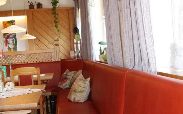 Dorfcafe Unken Hotelpension sWirtshaus im Dorf
