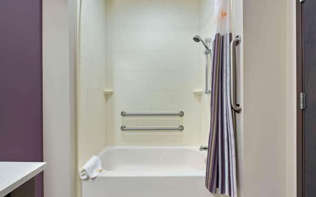 La Quinta Inn & Suites by Wyndham Lake Charles - Westlake