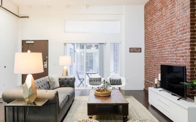 Explore Downtown From A Debonair Urban Loft