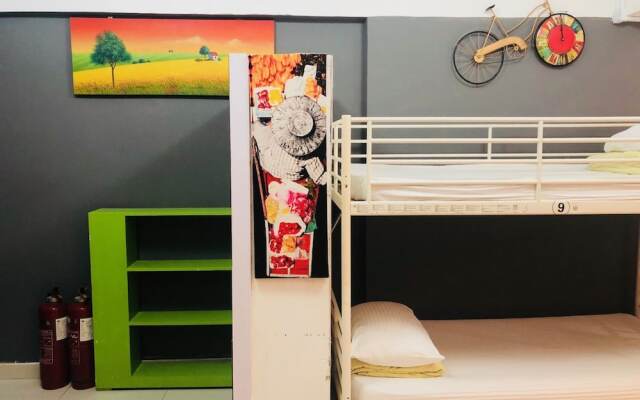 Hi Backpackers - Hong Kong Hostel Group
