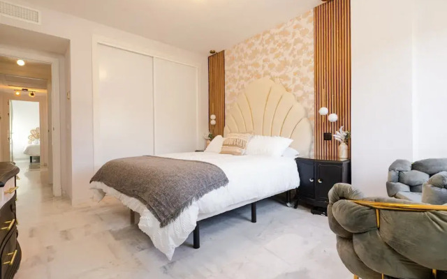 Plush Penthouse With Terrace