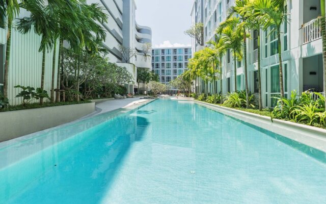 Favstay - The Base Downtown Phuket