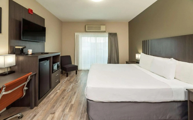 Econo Lodge City Centre Inn