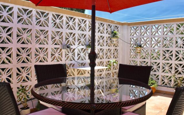Apartment in Beautiful Villa With Communal Swimming Pool