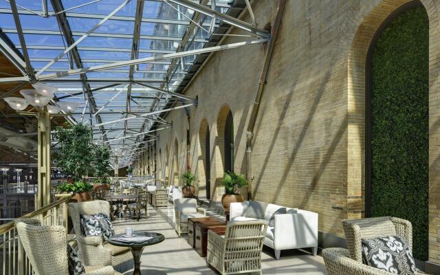 St. Louis Union Station Hotel, Curio Collection by Hilton