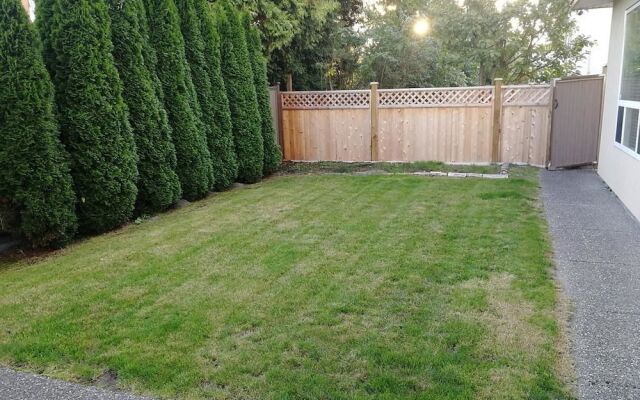 Near the Richmond downtown/private entrance by Elevate Rooms