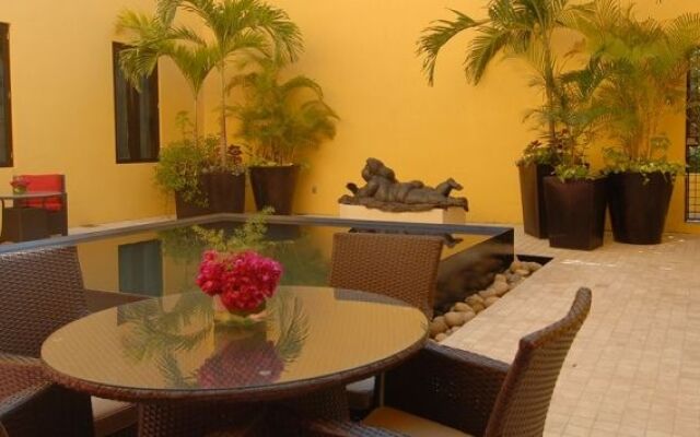 Villa Azalea Inn & Organic Farm