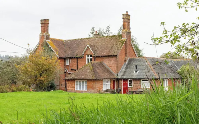 Tranquil Forest Retreat in Brockenhurst