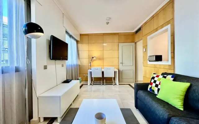 Engracia Square 1-bedroom Apartment in Chamber