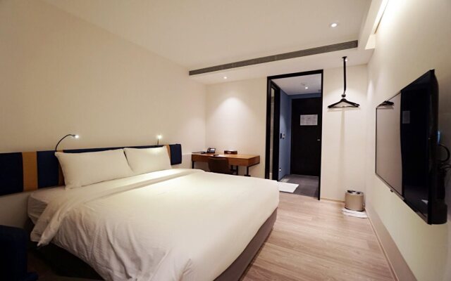 Explore Hotel