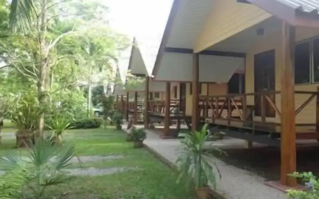 Baan Tai Rom Yen Resort