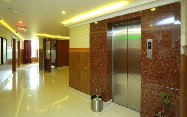 Capital O 14702 Kovilakam Residency