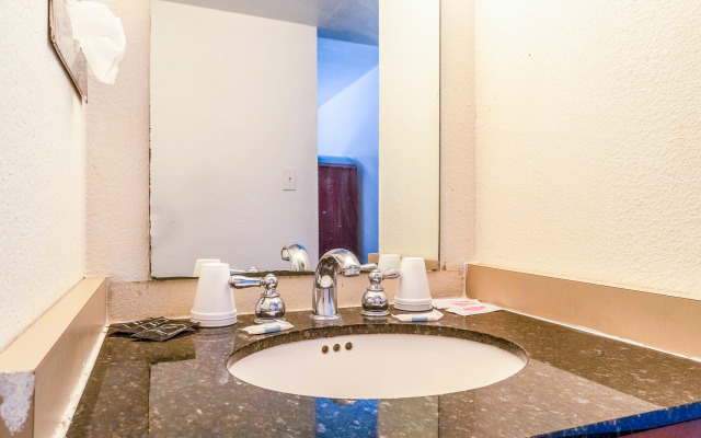 Castle Inn & Suites By OYO Chickasha