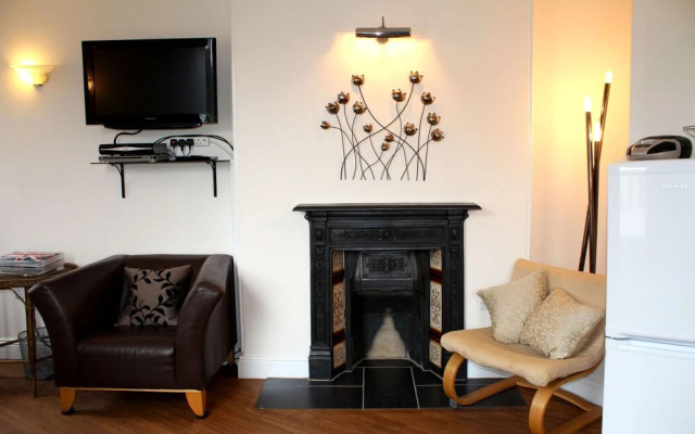 Cotswolds Valley Accommodation-Excl Prop