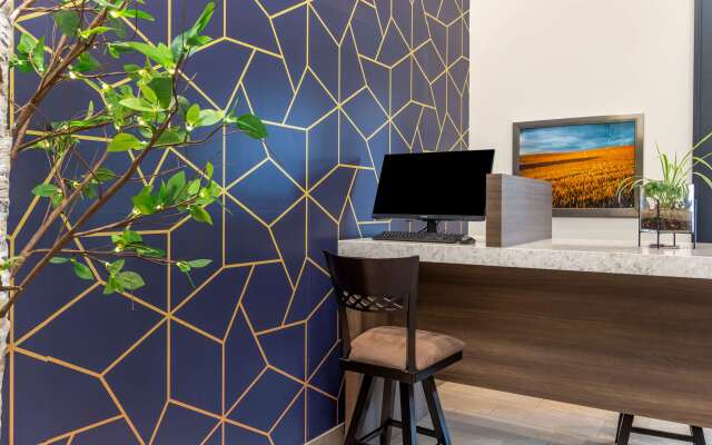 Best Western Plus Pembina Inn & Suites