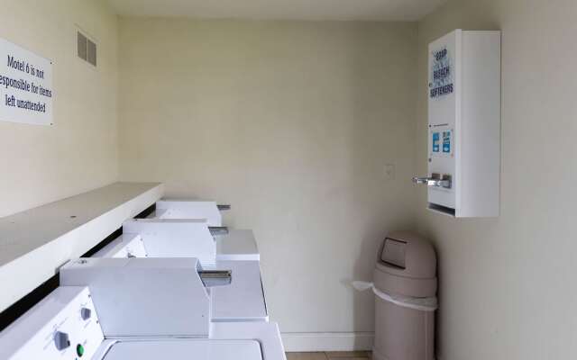 Motel 6 Lufkin, TX