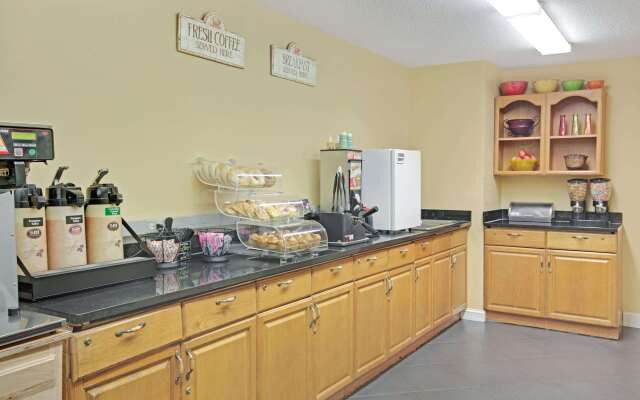 Microtel Inn by Wyndham Charlotte/University Place