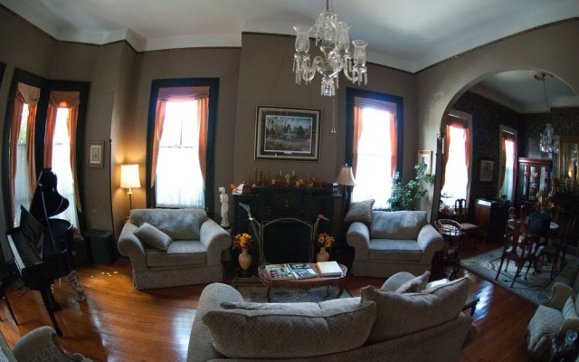 Roussell's Garden Bed & Breakfast