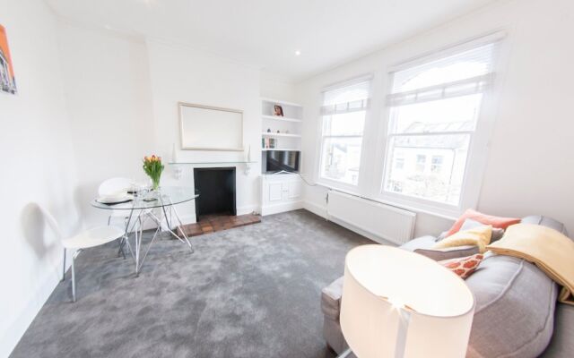 Newly Refurbished, Stylish 1BR Flat in Fulham
